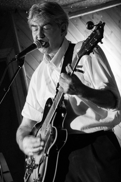 20191026_PatFish_8682_MothClub26102019_EGabrielEdvy